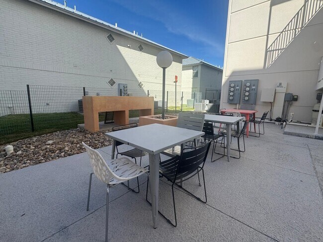 Building Photo - 502 Shiloh Dr