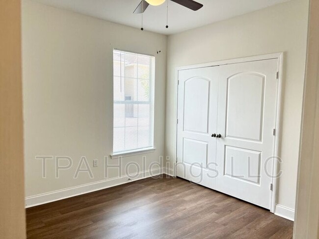 Building Photo - 43225 Creek Cir