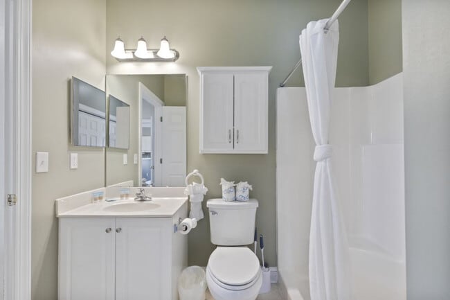 Building Photo - 4878 Dahlia Ct