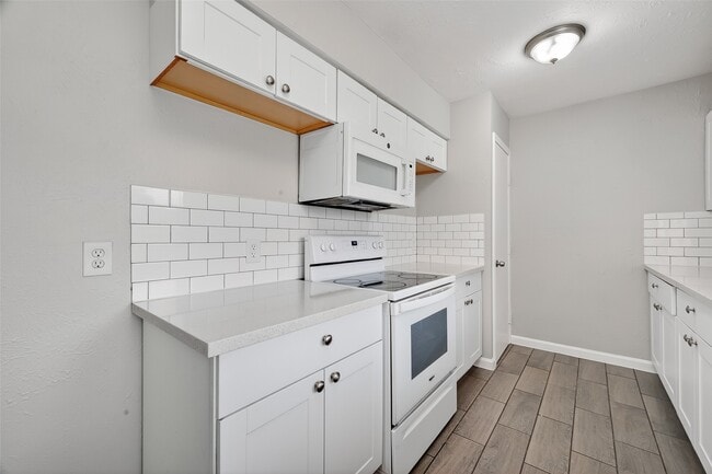 Building Photo - 14034 Lourdes Dr