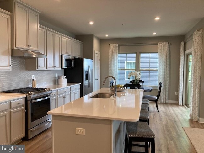Building Photo - 7045 Eaglehead Dr