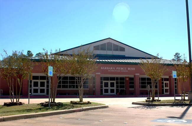 Building Photo - 102 N Holly Laurel Cir