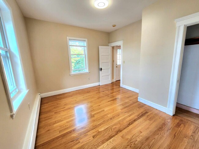 Building Photo - 5 Gleason St