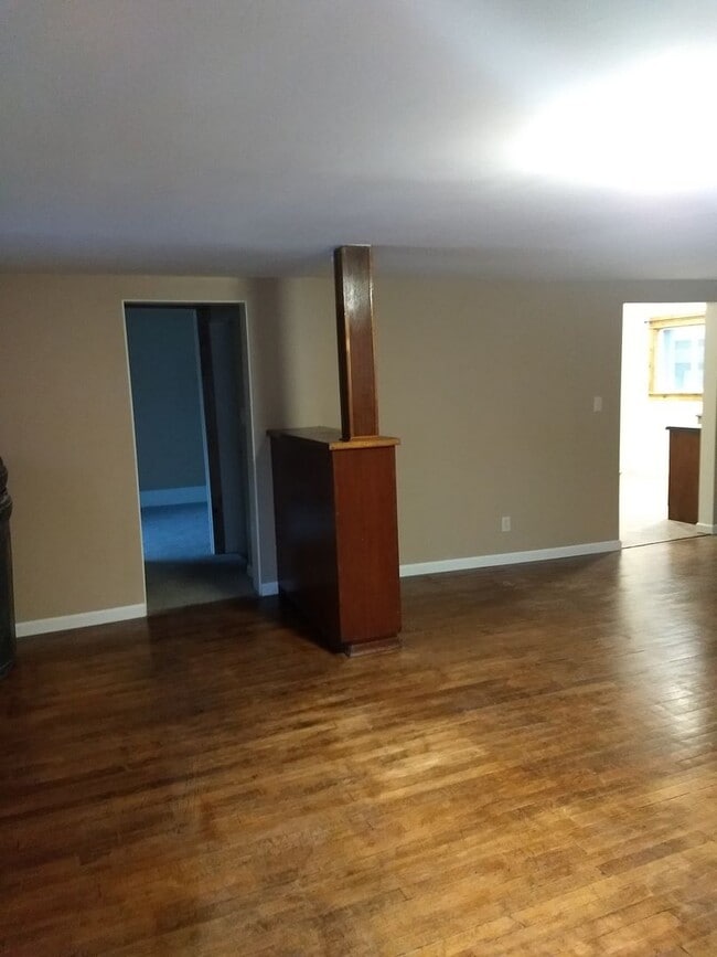 Building Photo - Pet Negotiable Four Bedroom Home