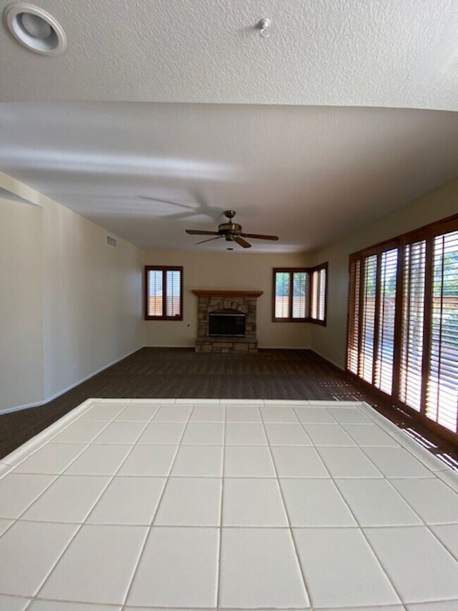 Building Photo - Moreno Valley 4 Bedroom Home Located in Sunnymead Ranch