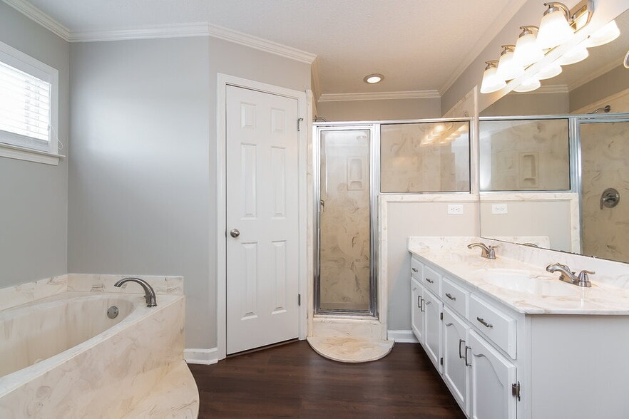 Building Photo - 8925 Lake Springs Cove