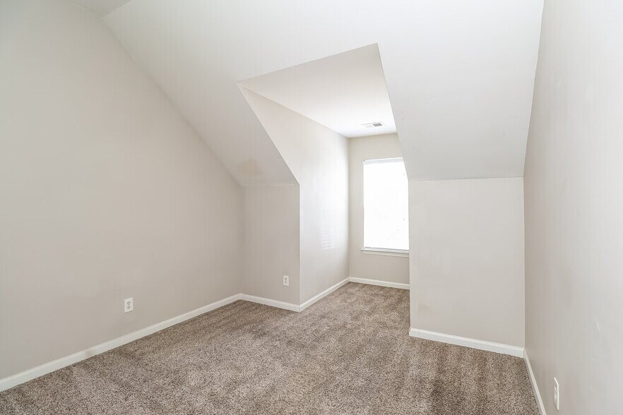 Building Photo - 7823 Montbrook Dr