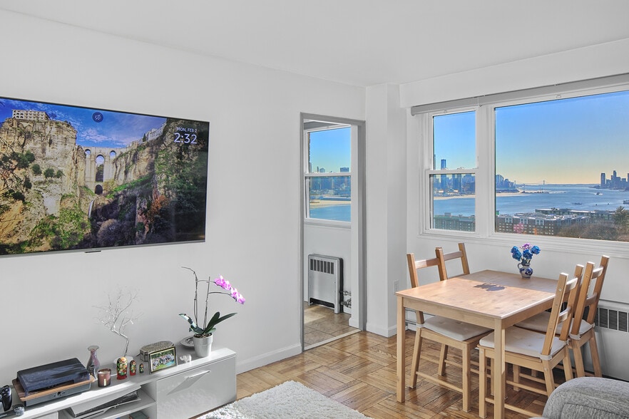 Building Photo - 6515 Boulevard E