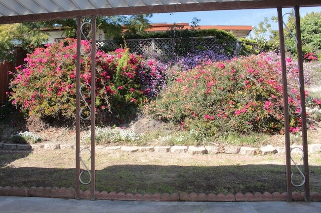 Building Photo - 55+ Senior Community 2Bed/1Bath in Costa Serena Oceanside~ Mira Pacific