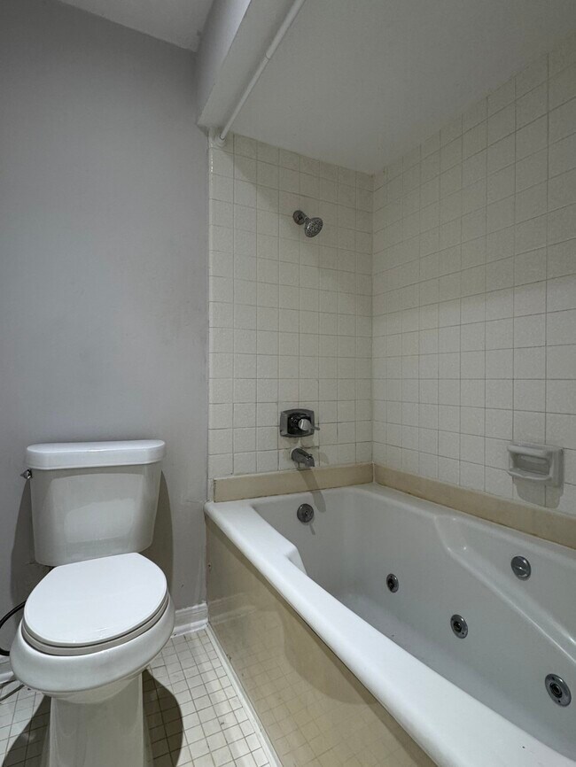 Building Photo - 5200 Weslayan St