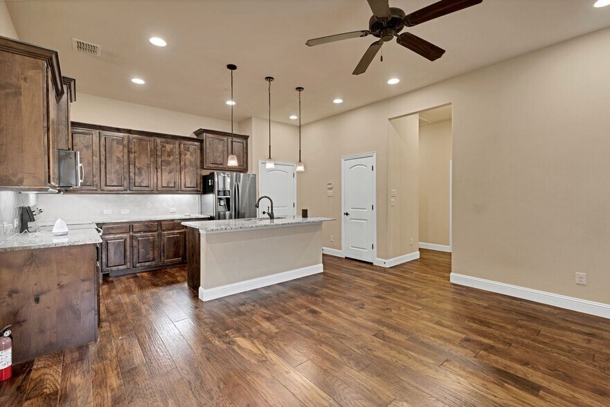 Building Photo - 1224 Pebblebrook Dr