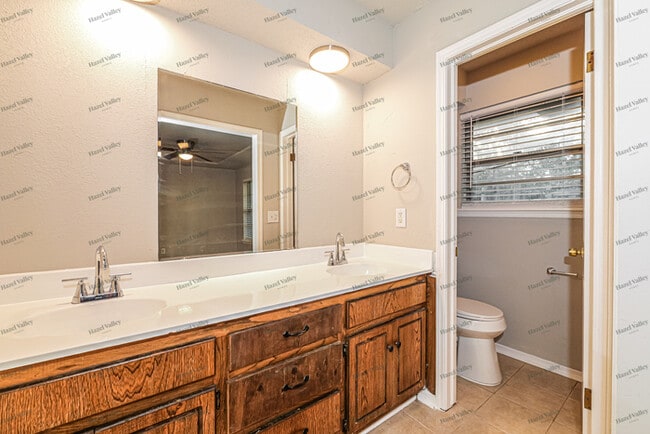 Building Photo - 10912 Bel Air Pl
