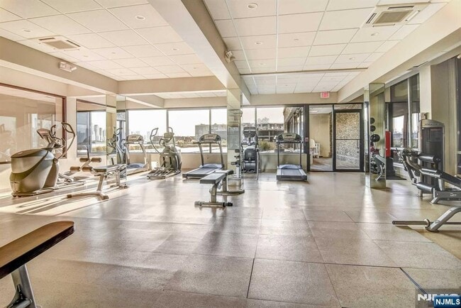 Building Photo - 9 Somerset Ln