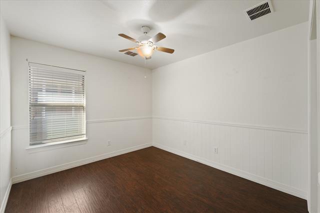 Building Photo - 300 Bluefinch Dr