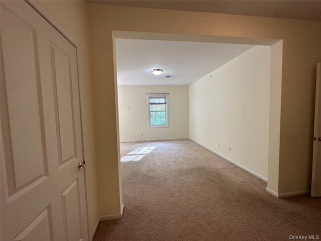 Building Photo - 75 Quaker Ave