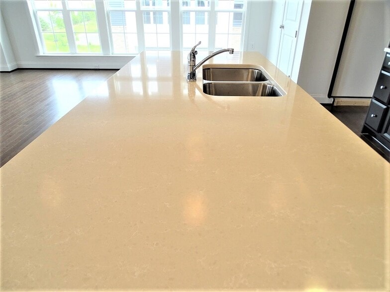 Building Photo - 320 Mayer Pl