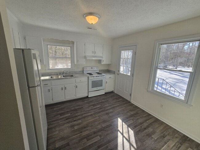 Building Photo - 2 bedroom duplex in Prince George County