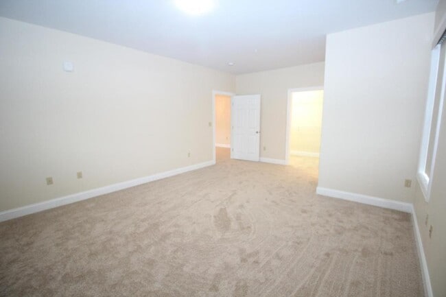 Building Photo - 1665 Kenton Rd