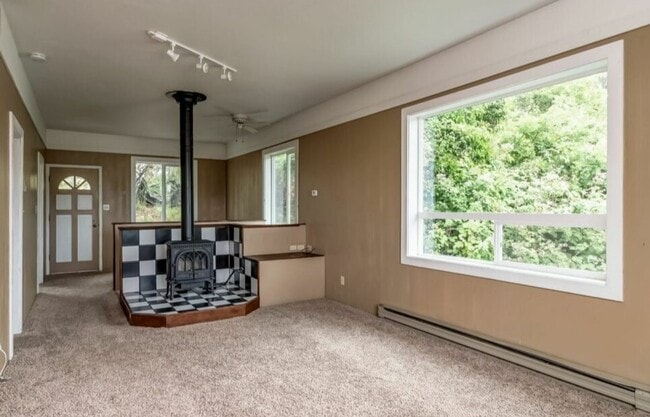 Building Photo - Charming 3 bed 1.5 bath available in Bellingham!