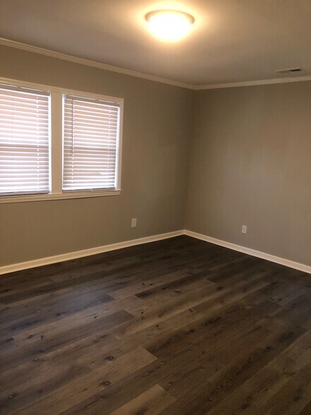 Building Photo - 605 N Adair Street Apt #4