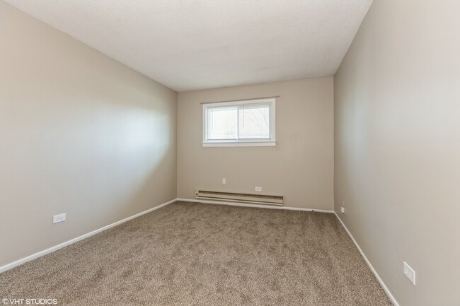 Building Photo - 720 Maple Ave