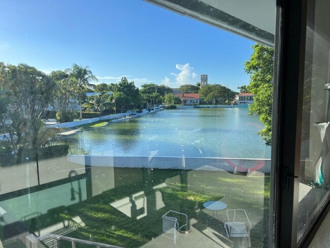 Building Photo - 425 NE 103rd St