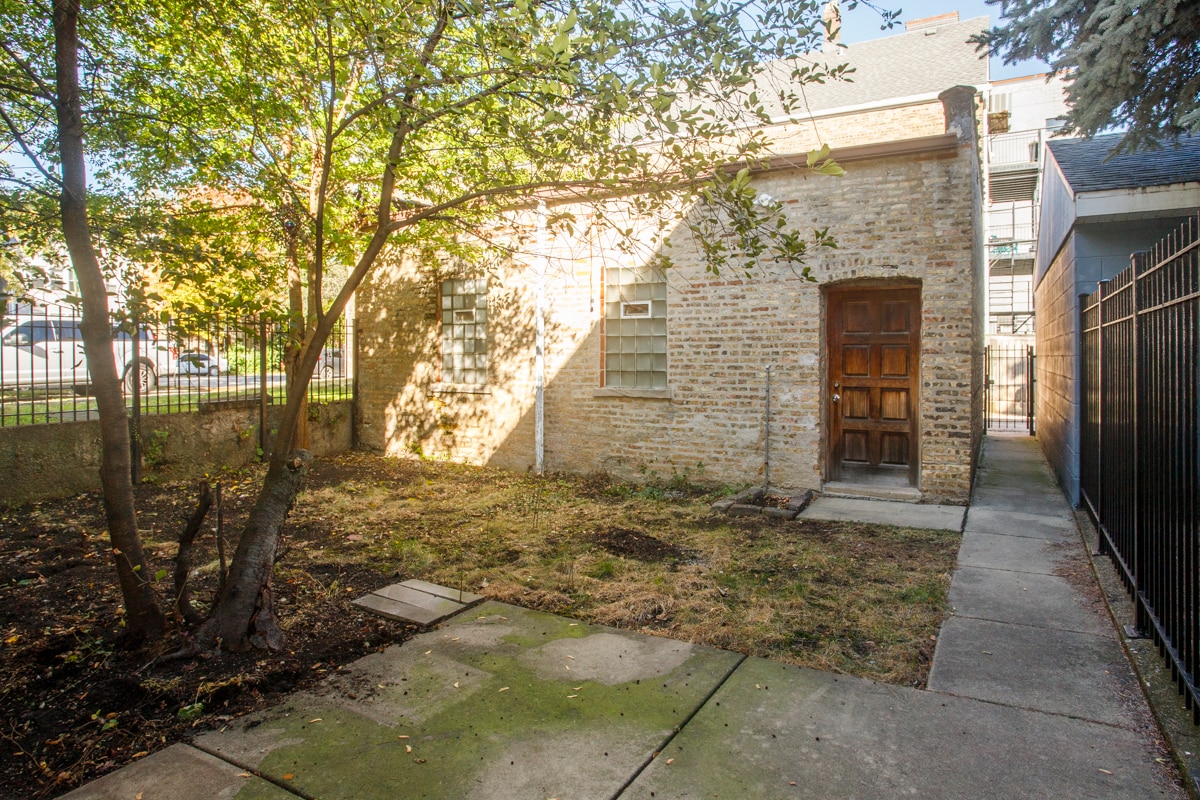 Building Photo - 2152 W Webster Ave