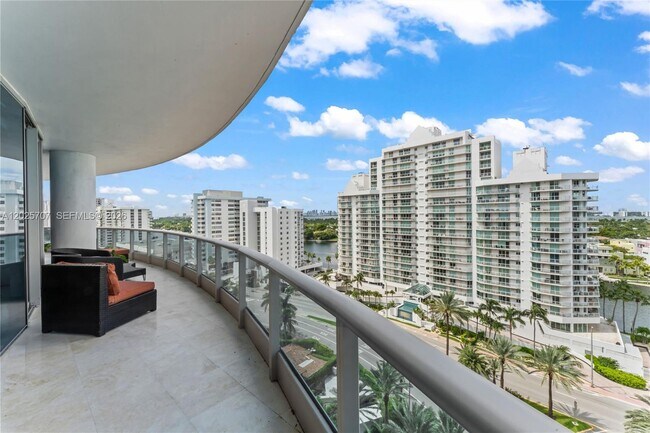 Building Photo - 5959 Collins Ave
