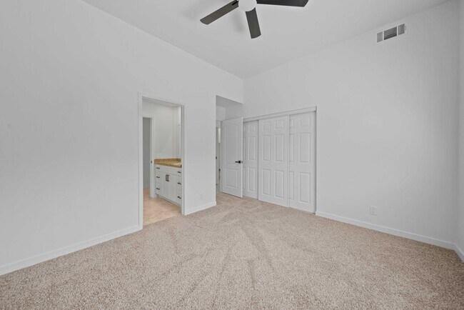 Building Photo - Mission Hills Country Club Home
