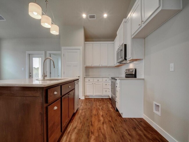 Building Photo - 240 Rose Dr