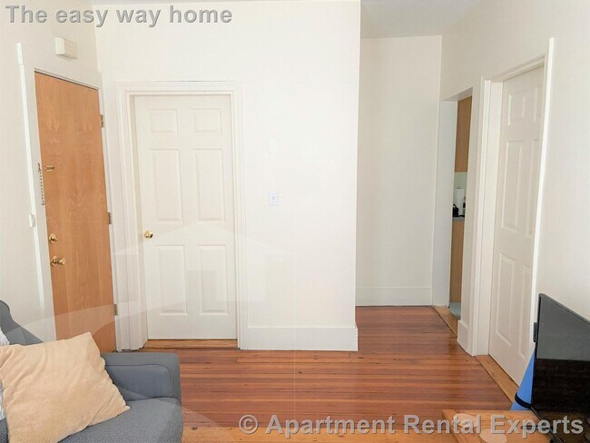 Building Photo - 37 Oak St