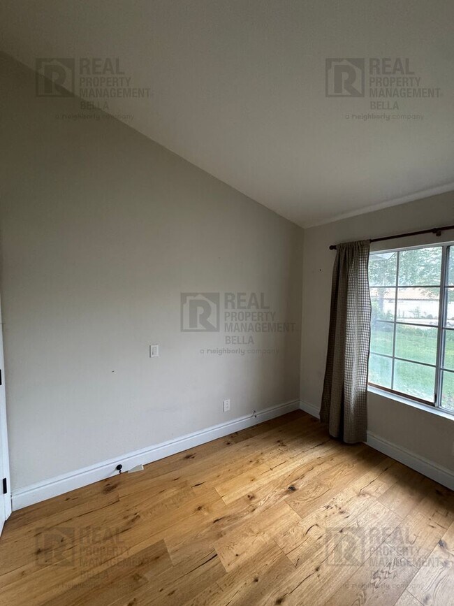 Building Photo - Spacious & Stylish Living in the Heart of Lake Elsinore