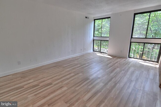 Building Photo - 1580 Moorings Dr