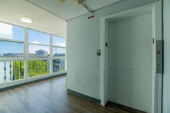 Building Photo - 1990 Marseille Dr