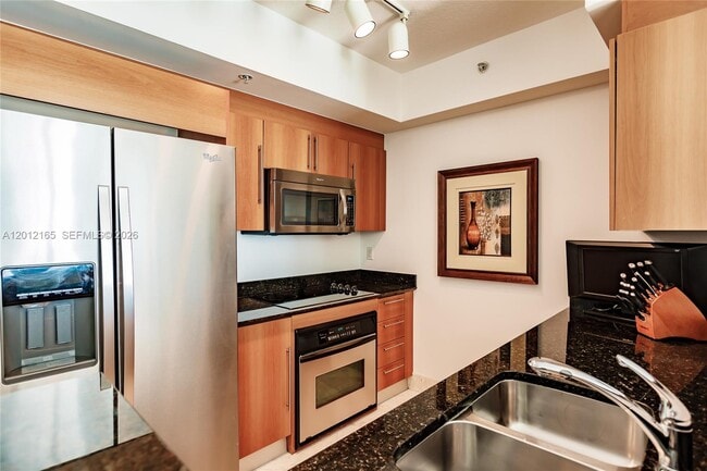 Building Photo - 325 S Biscayne Blvd