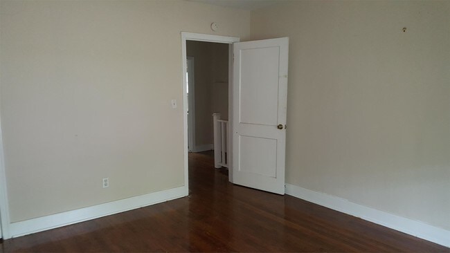 Building Photo - 327 Decelle St