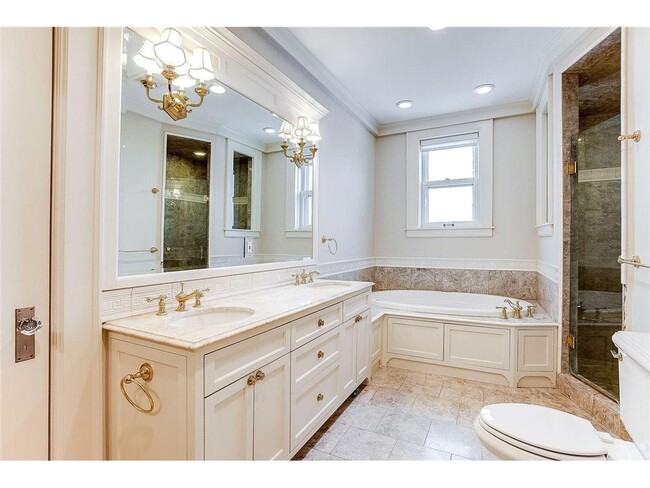 Building Photo - 808 Summit Ave