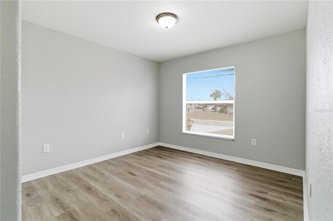 Building Photo - 6336 Florida Cir W