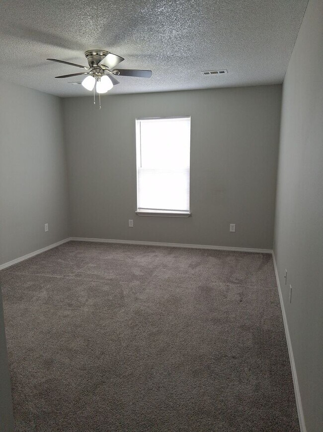 Building Photo - 3306 SW Landau Ct