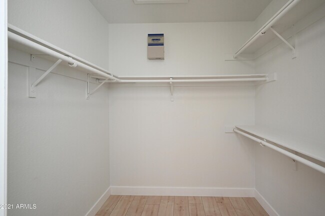 Building Photo - 7301 W Canterbury Dr