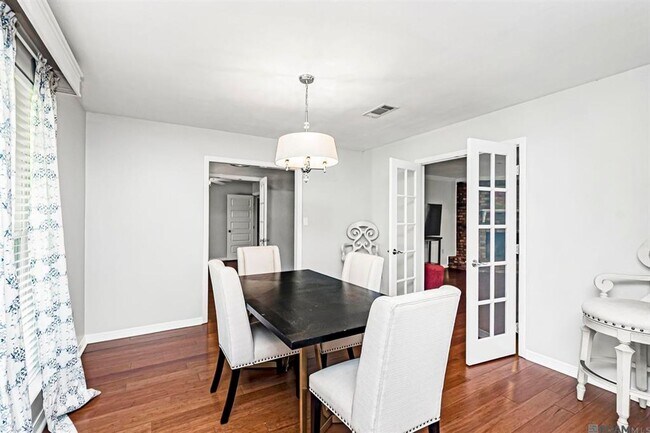 Building Photo - 4112 Pine Park Dr