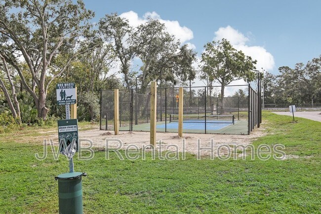 Building Photo - 909 Bert Rd