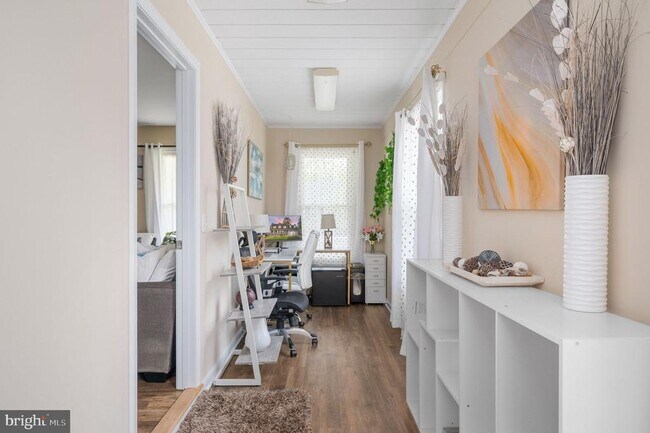 Building Photo - 15 Owen St