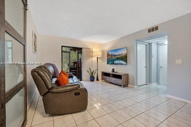 Building Photo - 9912 Hammocks Blvd