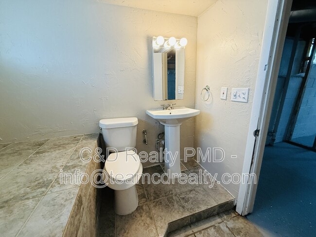 Building Photo - 14423 Tokay Ave