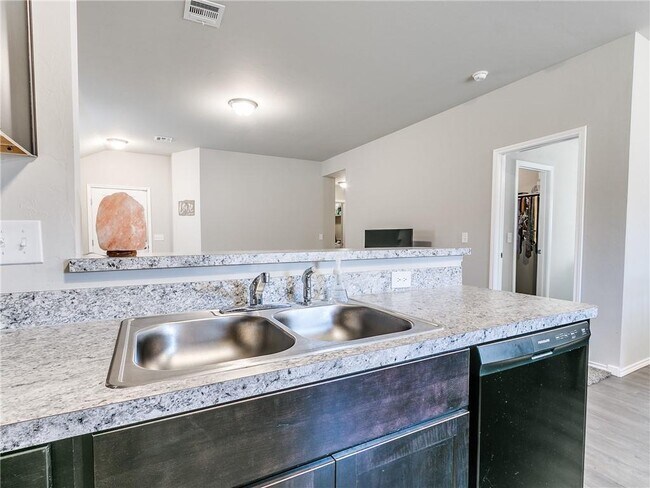 Building Photo - 11708 NW 99th Ter