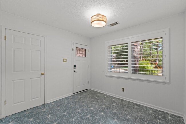 Building Photo - 8318 Everleaf Dr