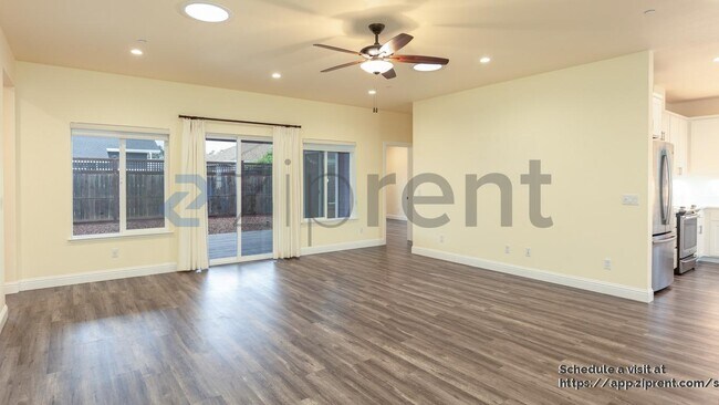 Building Photo - 1313 Crestview Ct