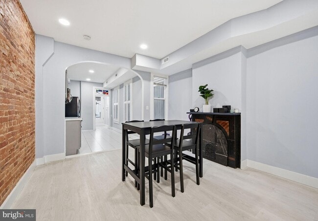 Building Photo - 1015 Riverside Ave