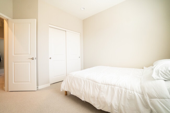 Building Photo - 2516 S Escondido Blvd